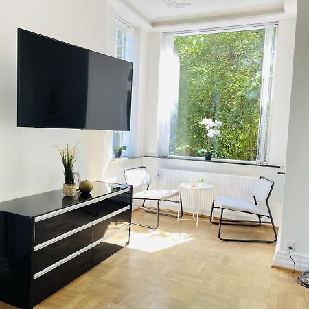 Aday - Aalborg Mansion - Open Bright Apartment With Garden エクステリア 写真