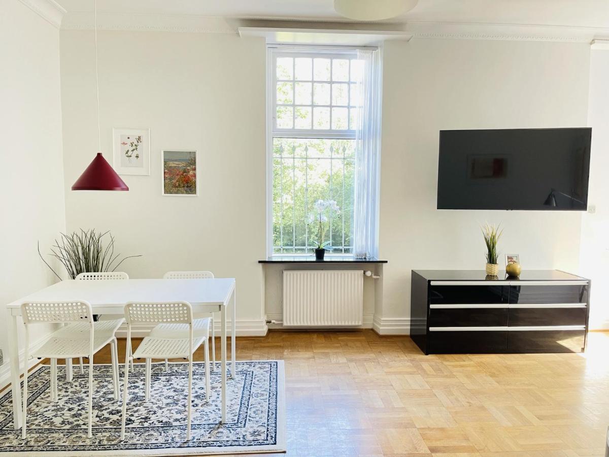 Aday - Aalborg Mansion - Open Bright Apartment With Garden エクステリア 写真