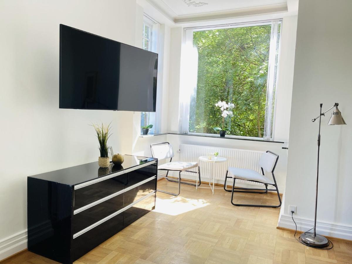 Aday - Aalborg Mansion - Open Bright Apartment With Garden エクステリア 写真