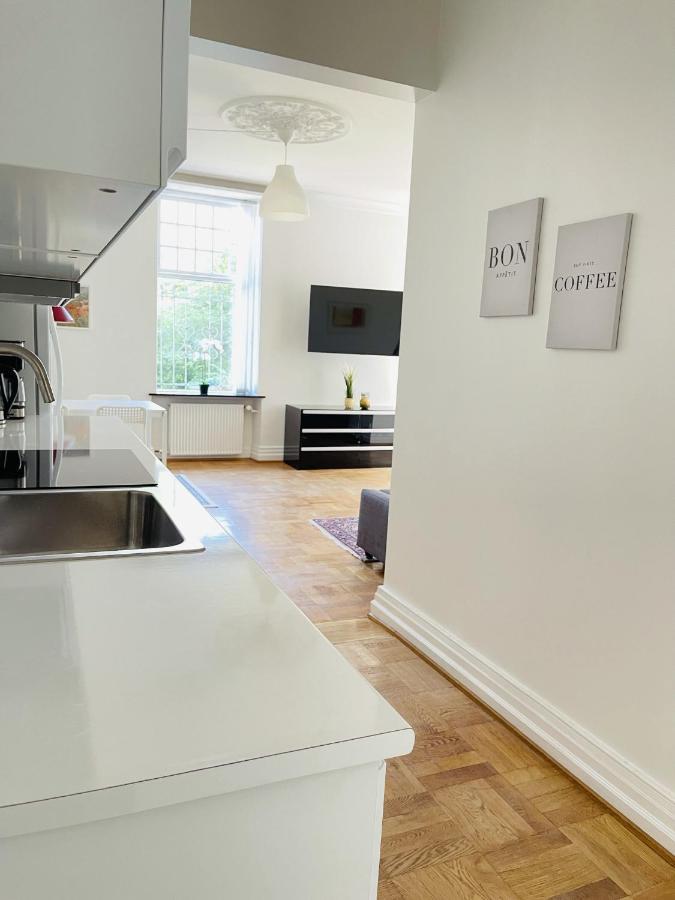 Aday - Aalborg Mansion - Open Bright Apartment With Garden エクステリア 写真